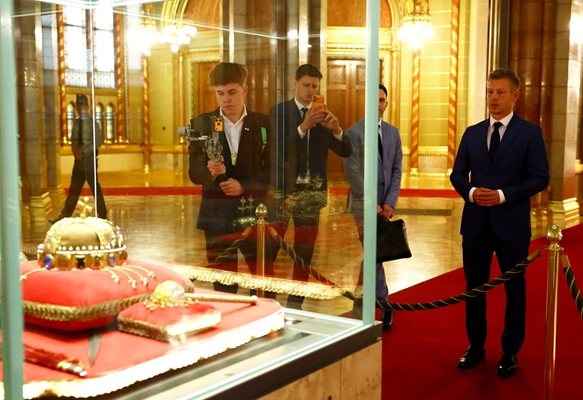 Партията ТИСА на спечелилия изборите в Унгария Петер Мадяр увеличи