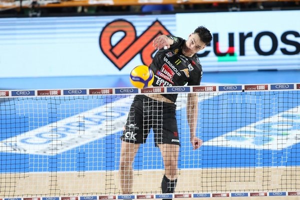 Спортист №2 на България за миналата година Алекс Николов ще спори отново