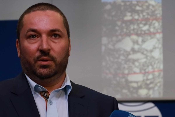 Лидерът на Сияние Николай Попов упражни правото си на глас Той