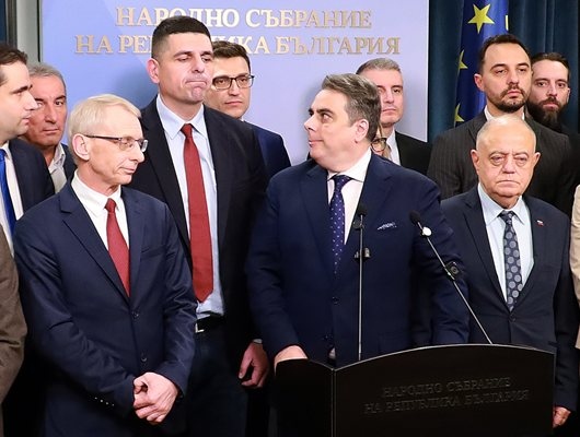 Покана за лидерска среща са изпратили от Продължаваме промяната до