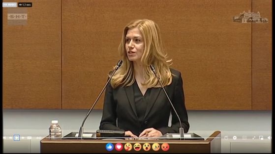 Юристката Михаела Доцова е новият председател на 52-рото НС.
Така ще