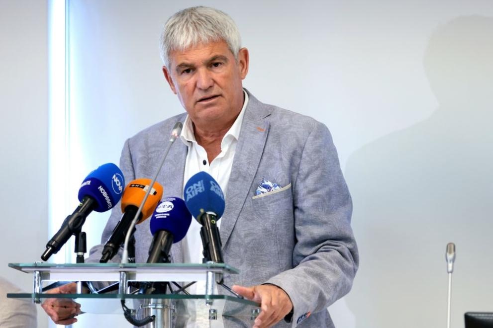 В бюджета за 2026 г не трябва да се върви