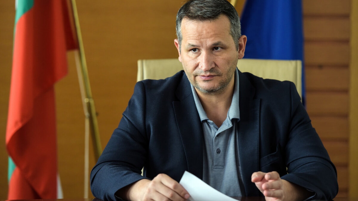 Половин час след като земните маси тръгнаха надолу ние започнахме