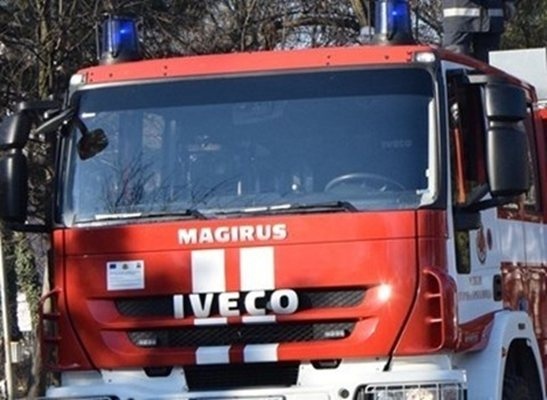 Голям пожар в Сливен Гори база за вторични суровини на