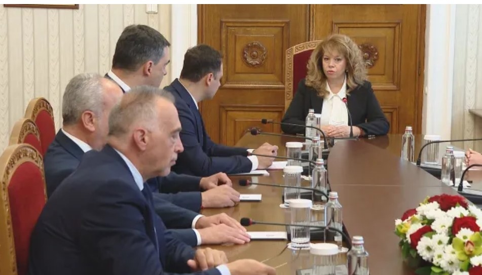 Прогресивна България влезе на свиканите в президентството консултации без Румен