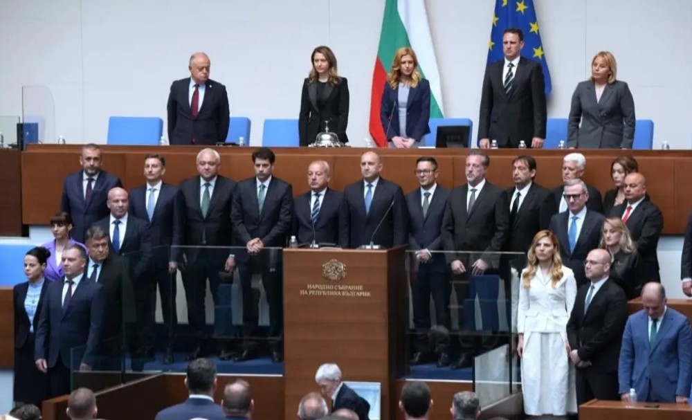 България има ново редовно правителство Парламентът гласува състава и структурата