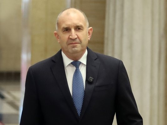 В петък бившият български президент Румен Радев положи клетва като