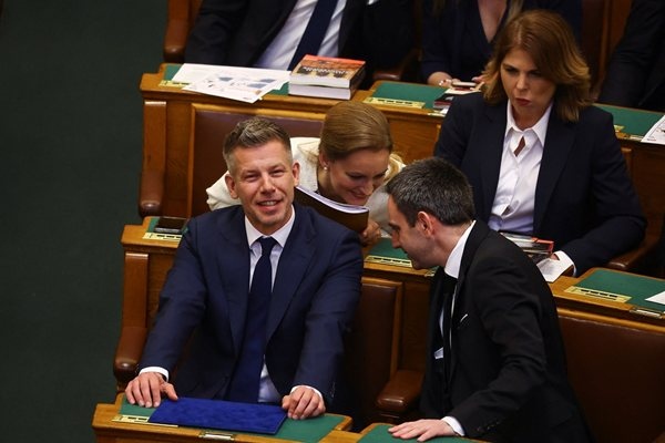 Дясноцентристкият лидер Петер Мадяр положи клетва като премиер на Унгария