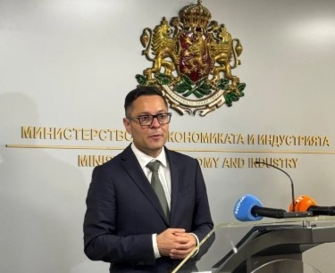 Новият министър на икономиката инвестиците и индустрията Александър Пулев обяви че