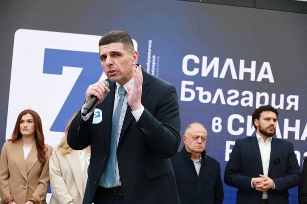 Скандал за неправилно паркиране на млад мъж който получил забележка