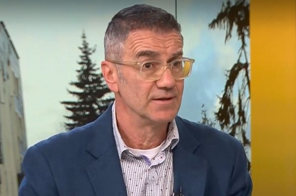 Към моя добър приятел нашия легендарен Христо Стоичков нека даде