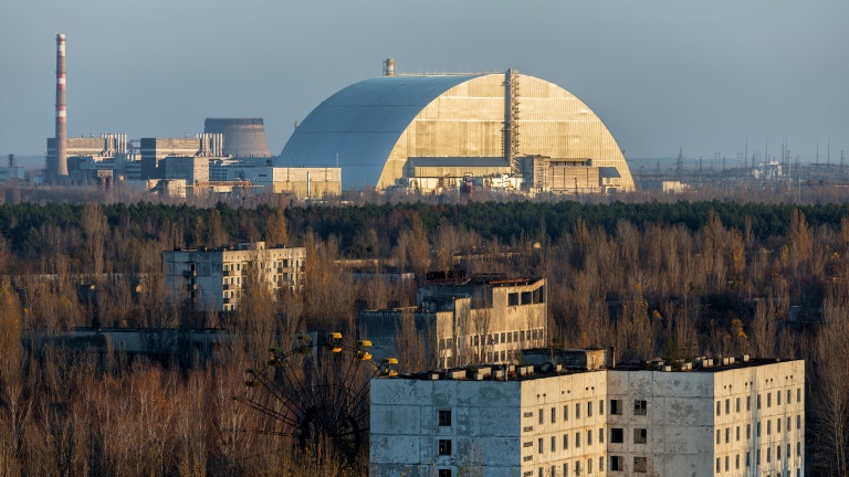 Продължава борбата с пожара причинен от свалянето на руски дронове