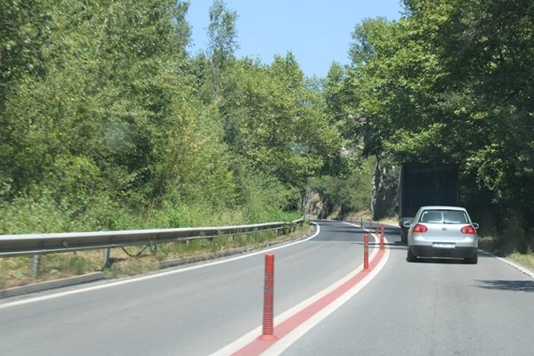 Завърши ремонтът на настилката в участъка от път I 1 от