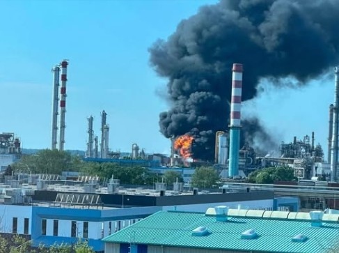 Най малко един човек загина и няколко души бяха сериозно ранени