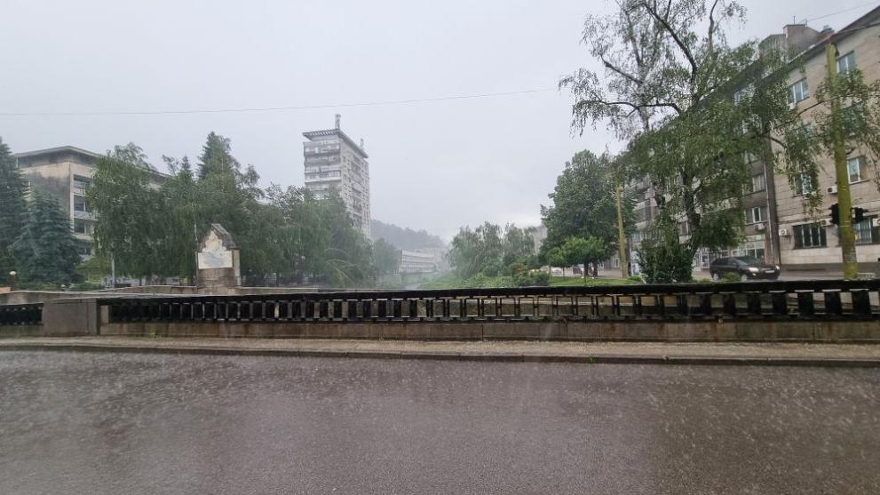 Поради продължаващите обилни валежи и значително влошената метеорологична обстановка бул