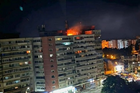 Двама души са леко пострадали след като дрон се разби