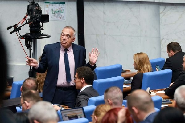 Прогресивна България взе шефските места в близо 2 3 от