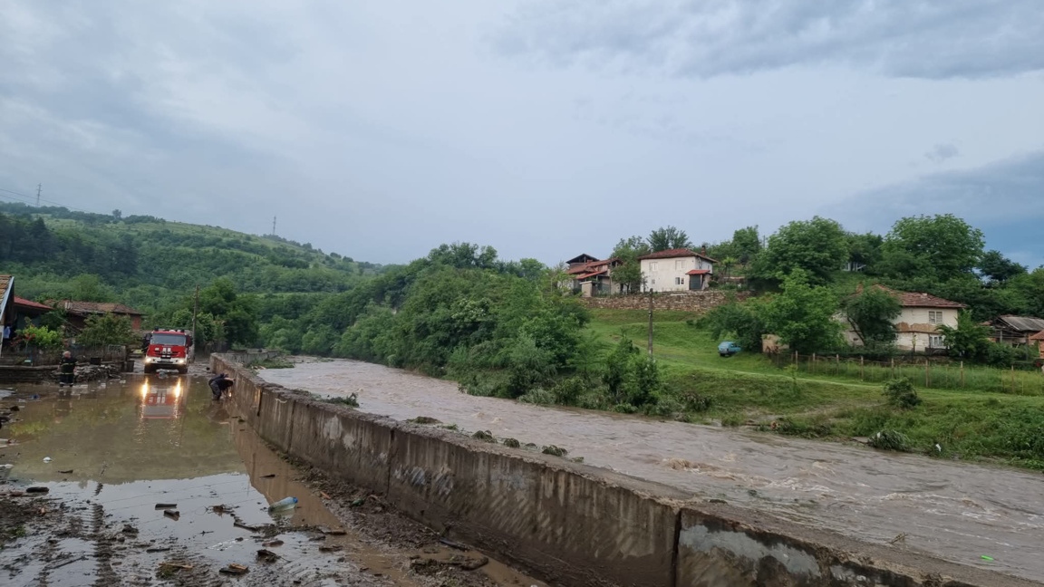 От местната администрация не изключват да поискат помощ от доброволци