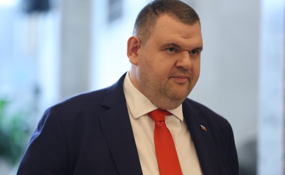 Лидерът на ДПС Делян Пеевски побърза да се отърве от