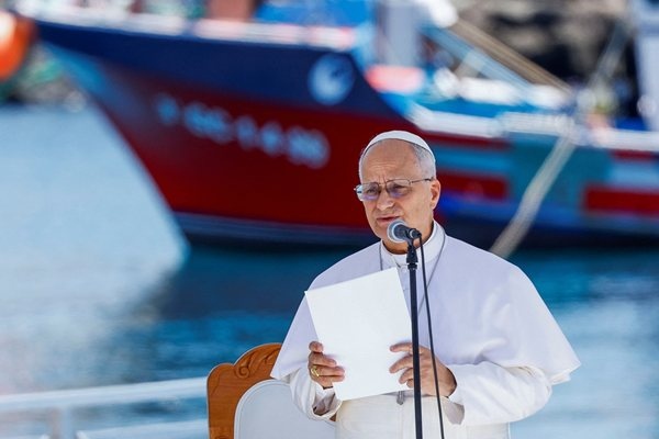 Папа Лъв XIV пристигна на Канарските острови за последния етап от посещението