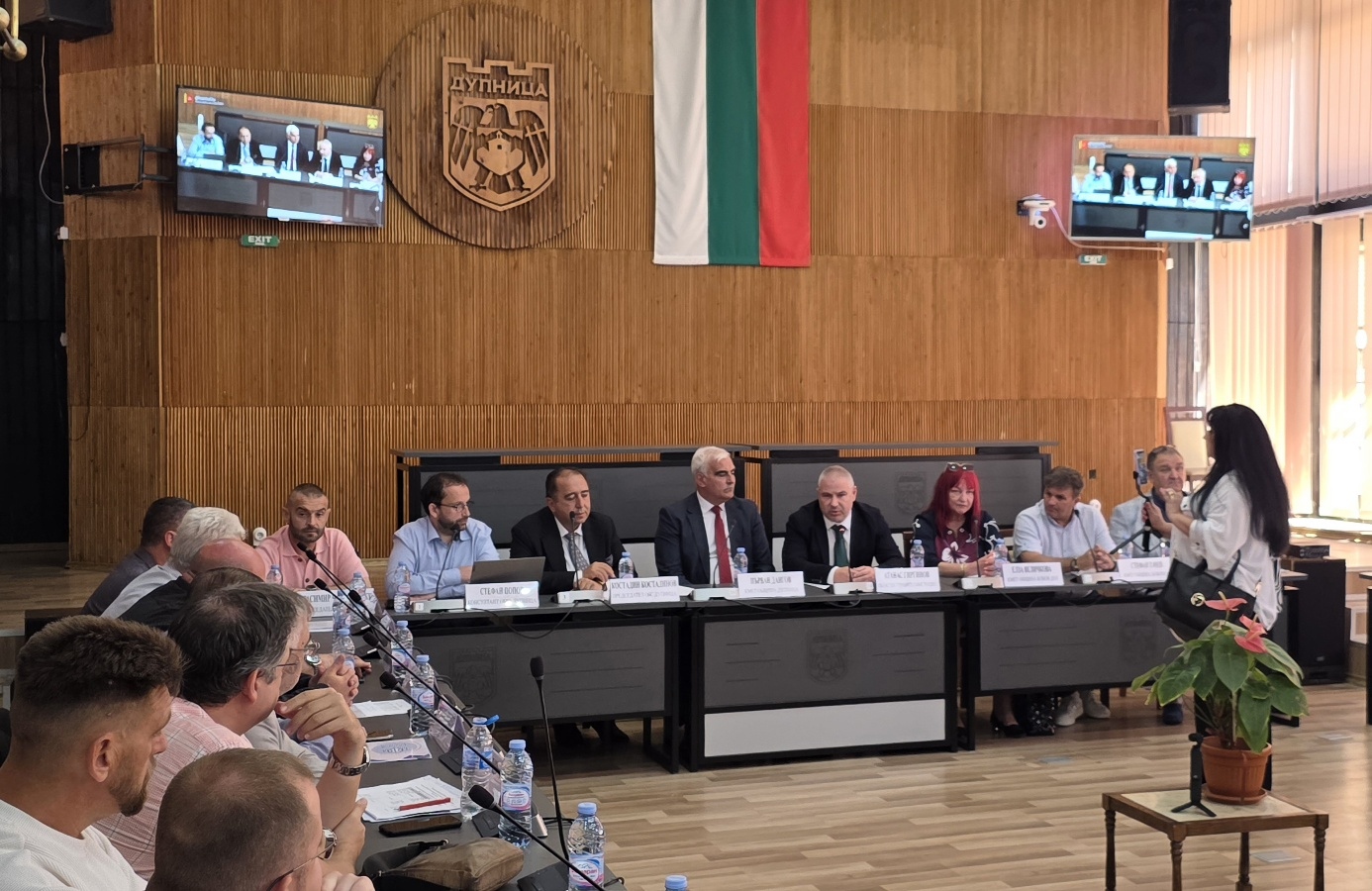 Кметове общински съветници представители на местната власт и държавата и