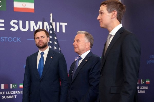 Вицепрезидентът на САЩ Джей Ди Ванс отказа да отговаря на