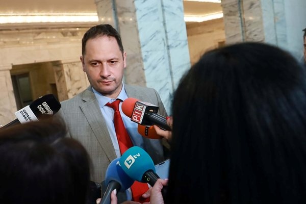 Председателят на парламентарната група на Прогресивна България и председател на