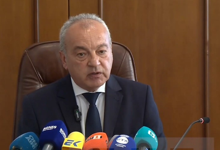 Целта на кабинета е намаляване на децифита за 2026 г