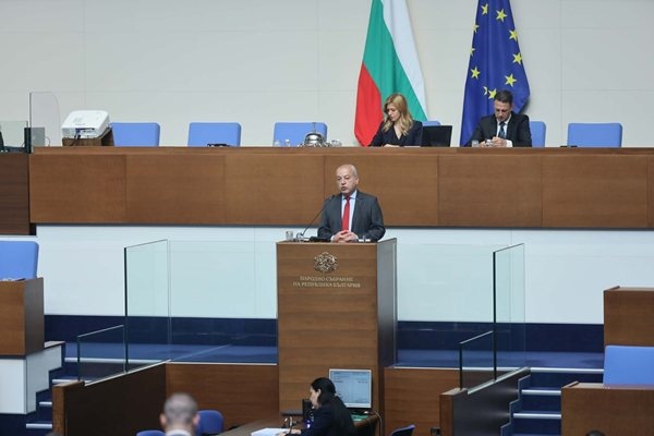 Дефицитът може и да е по нисък от планираните 5