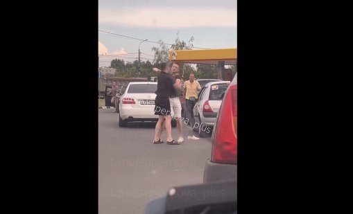 Кадри в социалните мрежи от Русия показват отчаяни шофьори които