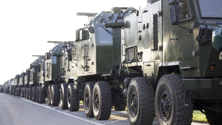 Военнослужещи и техника от състава на въоръжените сили на САЩ