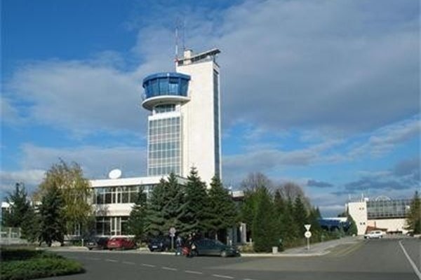 Самолет изпълняващ полет на полската компания LOT кацна извънредно на