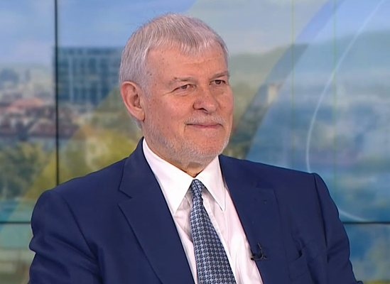 Лидерът на СДС Румен Христов съобщи че няма да се