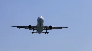 Пътническият самолет който кацна извънредно на летището в Бургас заради