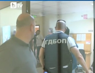 Служители на Главна дирекция Борба с организираната престъпност ГДБОП извършват