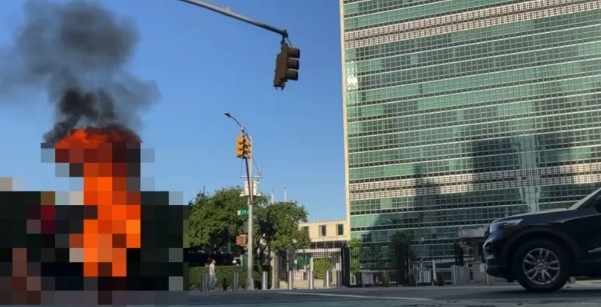 Полицията в Ню Йорк съобщи че мъж е починал от