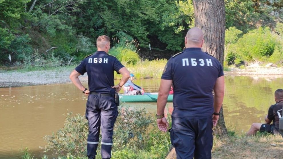 Община Дупница обяви тридневен траур заради удавените баба дядо и