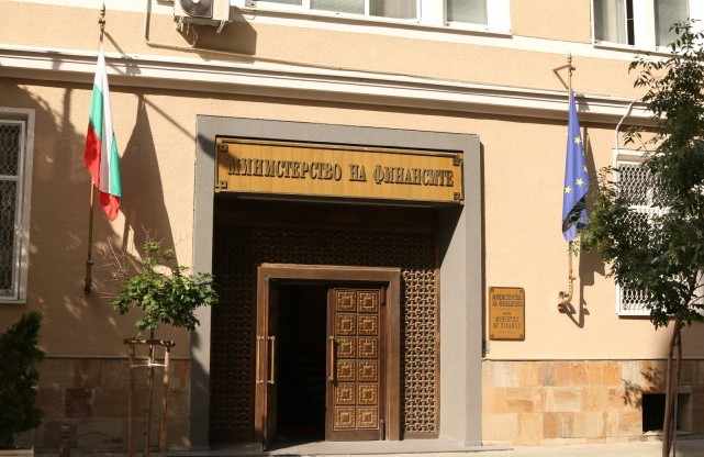Република България излезе на международните капиталови пазари за първи път