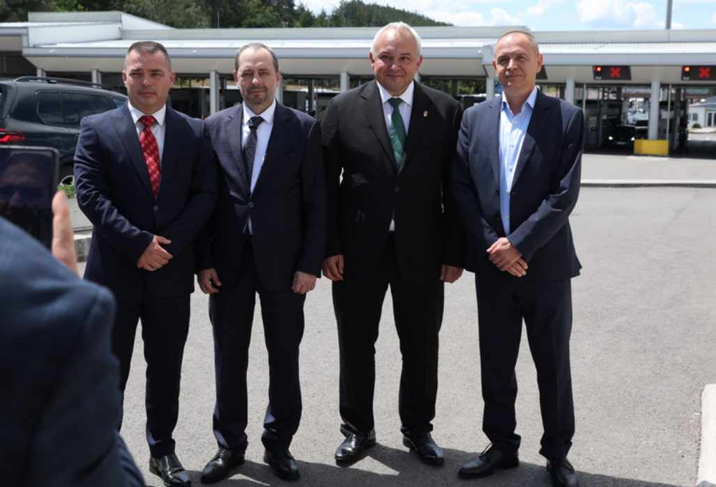 Нова стъпка към намаляване на тежкия трафик в посока Сърбия