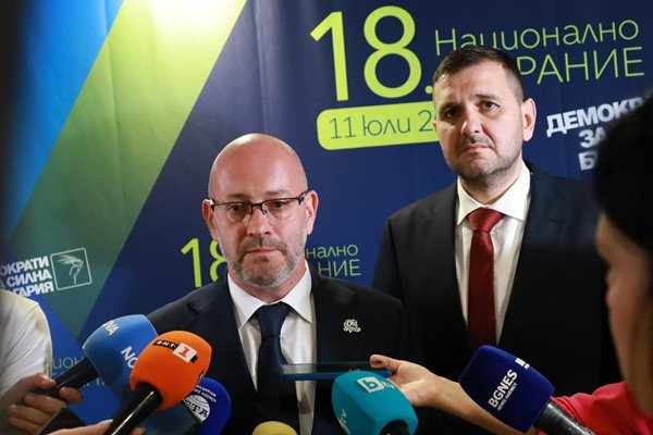 Продължаваме промяната не желае да се дефинират като дясна политическа