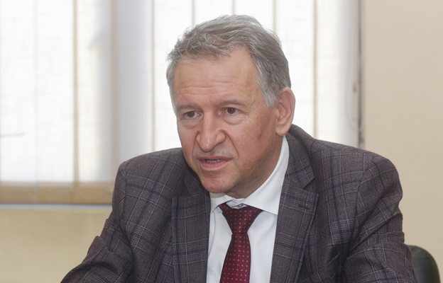 Това е грешка Не само частните но и държавните не