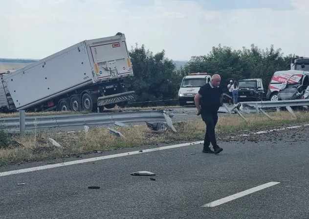 Движението по автомагистрала Тракия ще бъде спряно в двете посоки