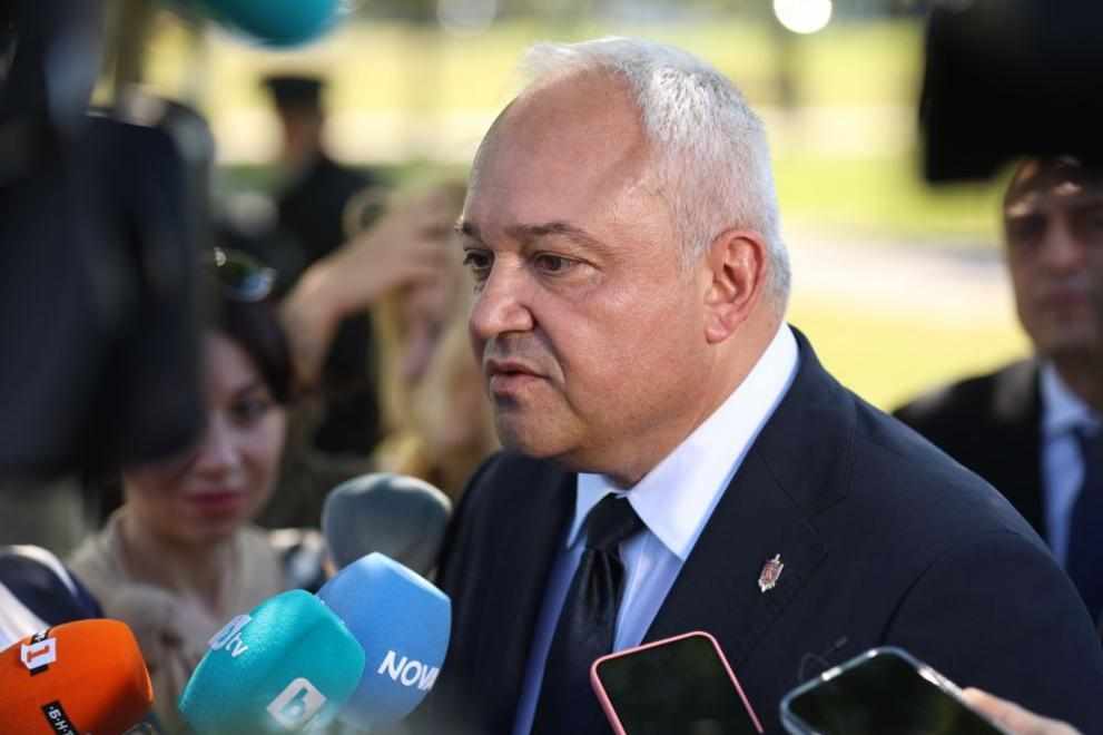 ♦ Атаката от ДПС
Не съм забогатял от депутатската банка години