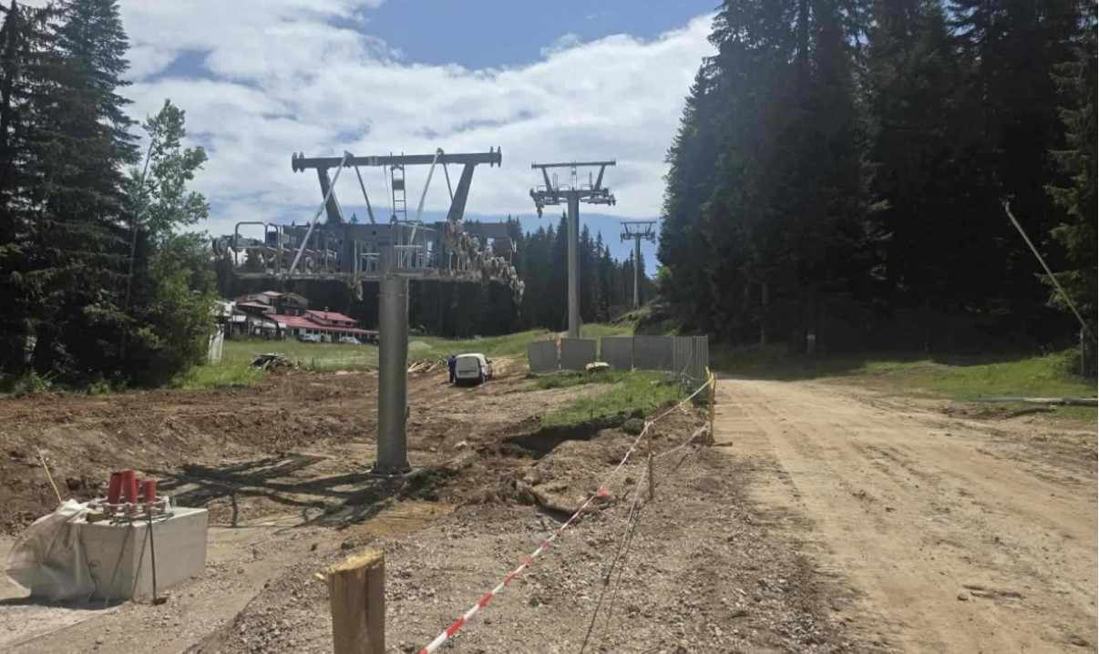 Изграждането на новия четириседалков лифт в курорта Пампорово е в